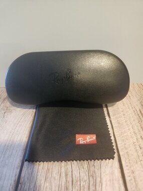 Ray-Ban~Clam Shell Case~Black with Lens Cleaning Cloth